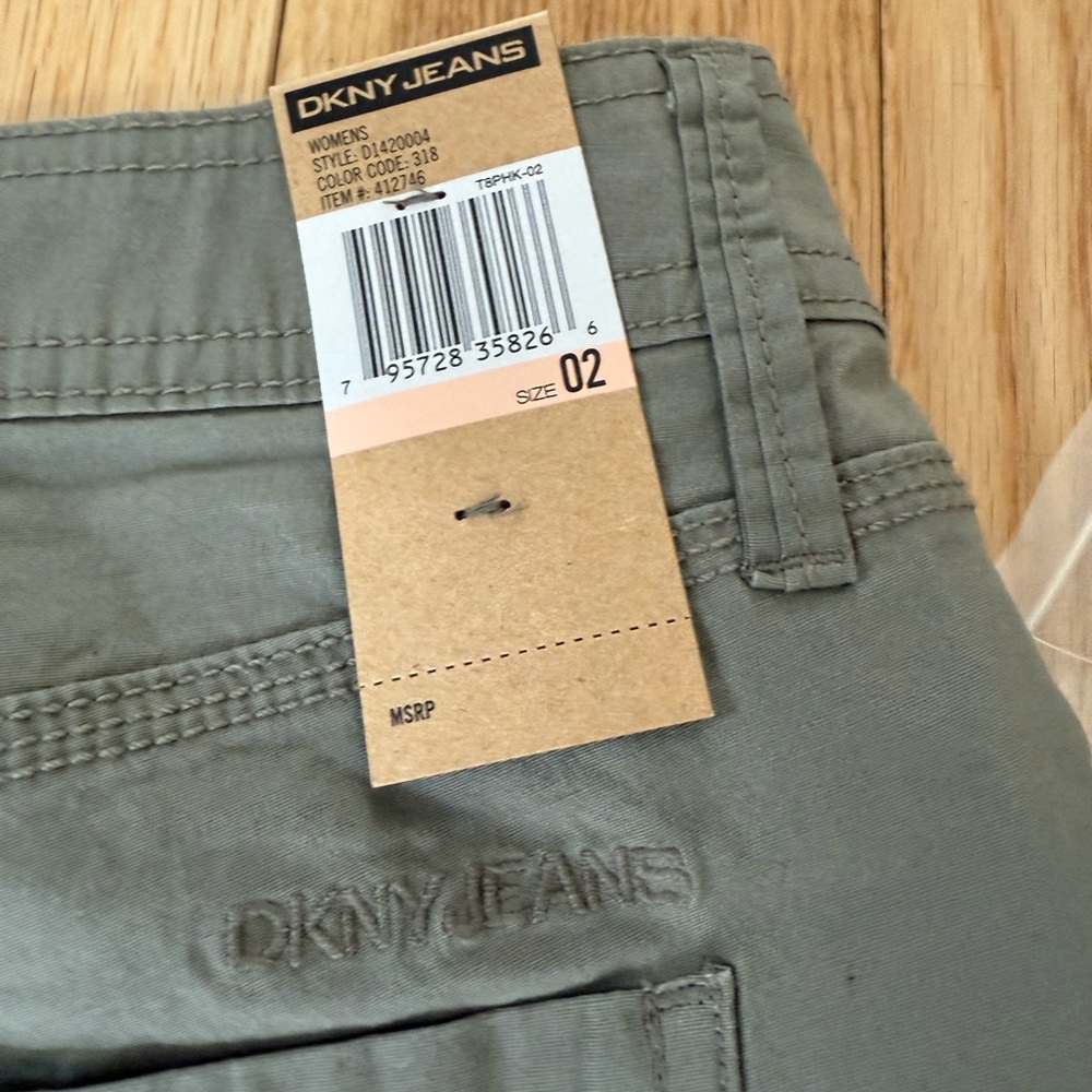 DKNY Convertible Army Green Shorts Size 2 - Picture 5 of 9